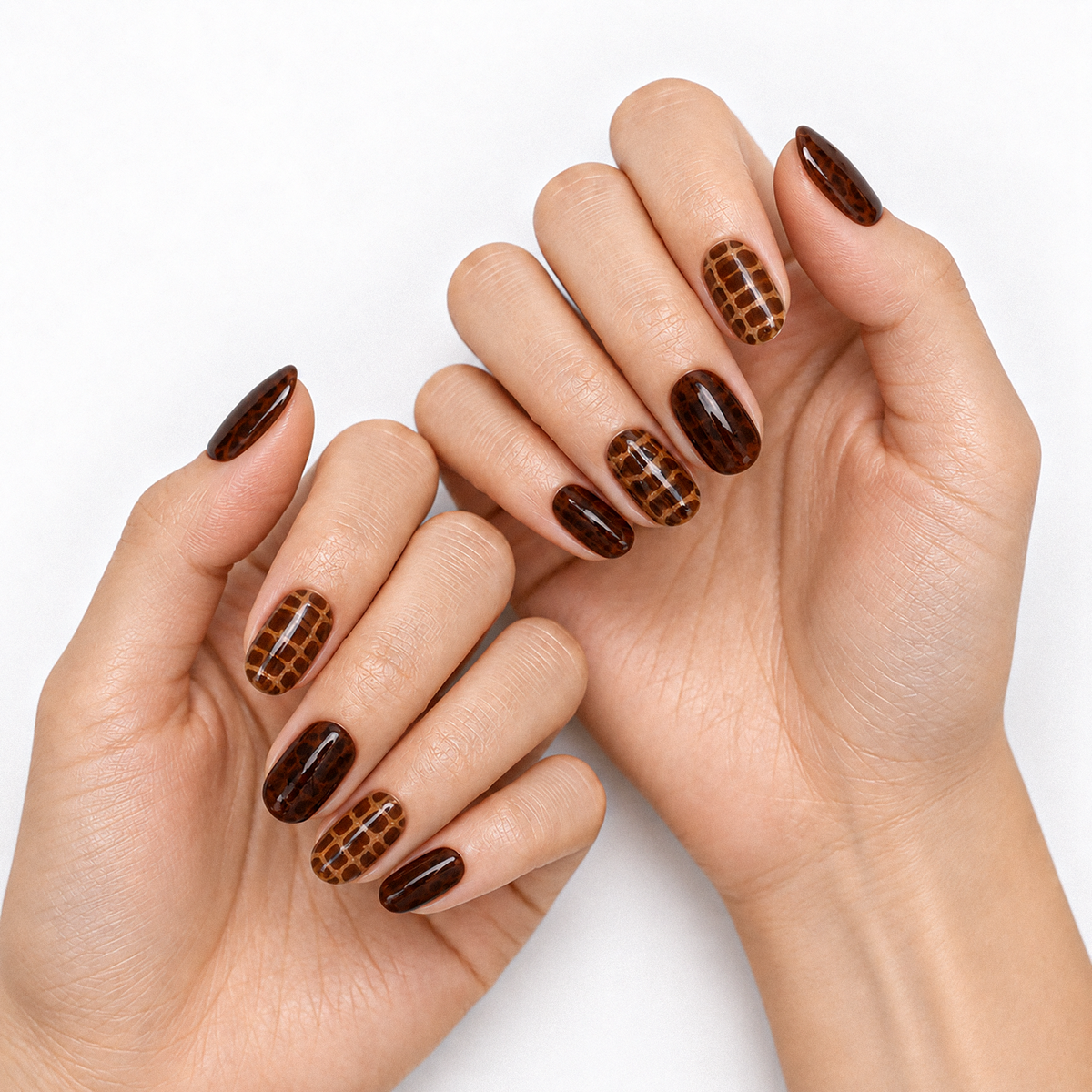 Heiress by Make Them Gelly, worn on a hand